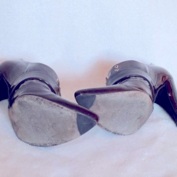 Patent Leather Brown Pump - Picture 5 of 5